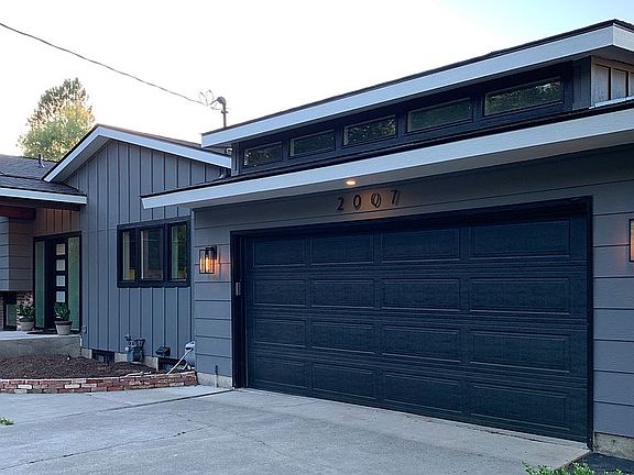 3rd image of 2007 E Leona Dr