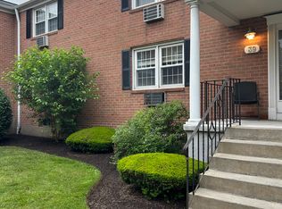 39 Brewster Rd APT A, Glastonbury, CT 06033