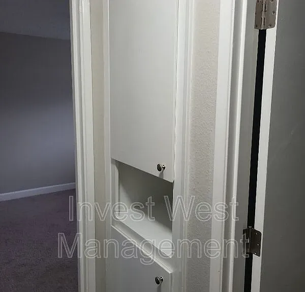 3017 E 20th St — Photo 3