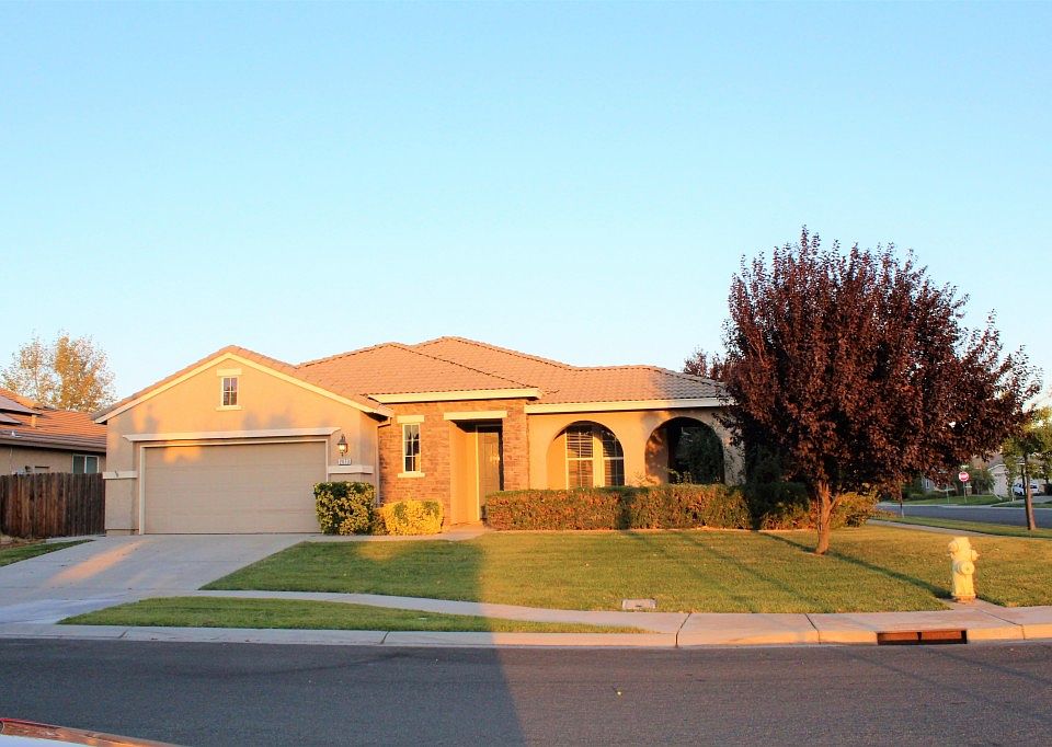 1st image of 2073 Golden Gate Dr