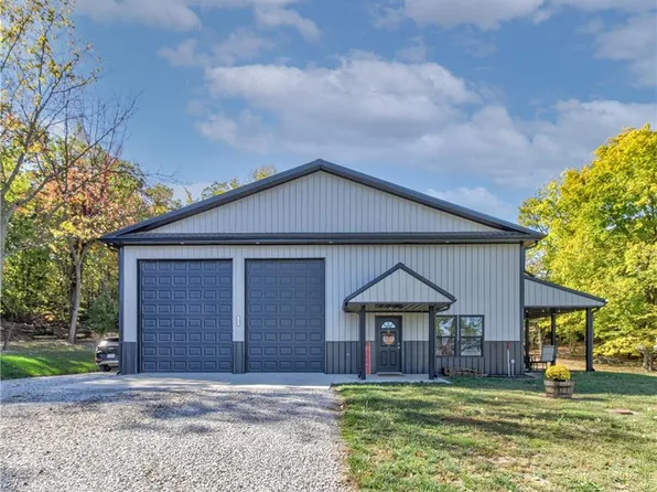 2802 S Broadway St, Oak Grove, MO 64075