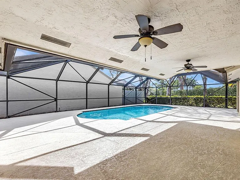 Summertrace Cir — Photo 21