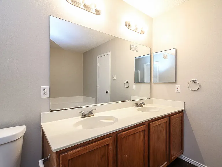8737 Hunters Point Way — Photo 9