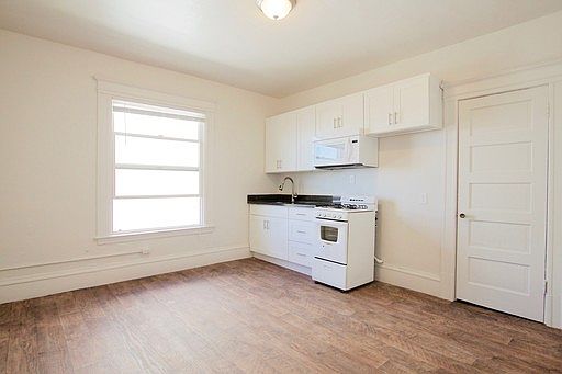 2nd image of 1723 Summit Ave APT 208