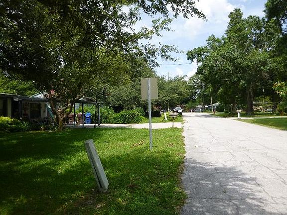 4th image of 152 NW 10th Dr