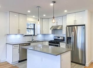 24-25 21st St #1, Astoria, NY 11102