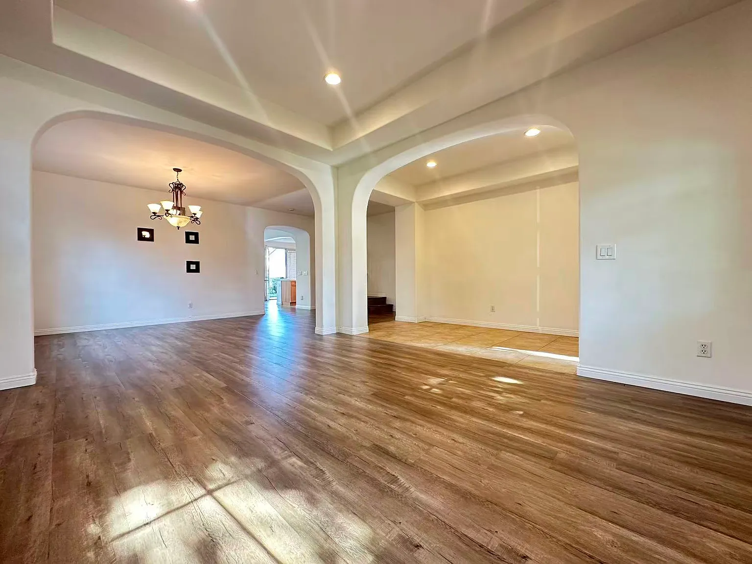 6 bed, 3698 sqft, $4,150 — Photo 2
