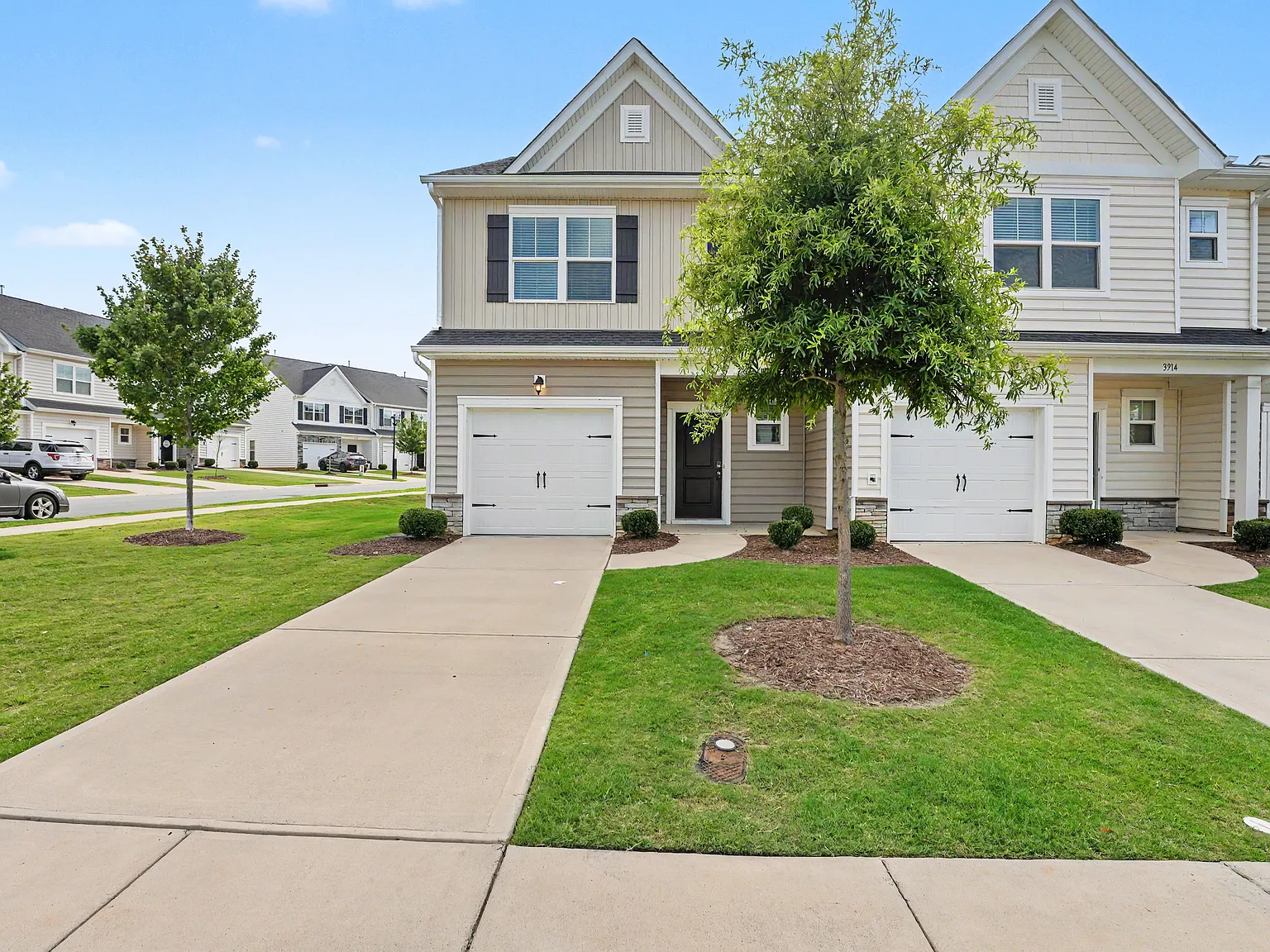 3 bed, 2.5 bath, 1616 sqft, $1,695 — Photo 1