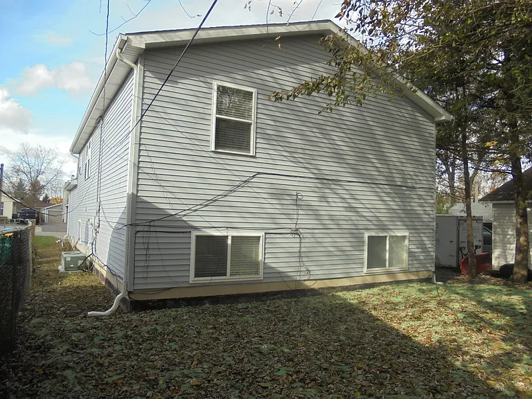 1511 Lotus Dr — Photo 2