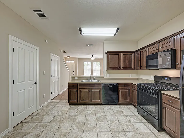 Windermere Townhomes — Photo 7