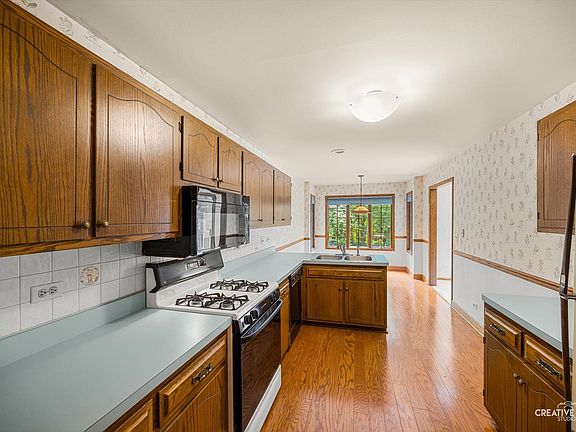 5th image of 1109 Foxtail Ct