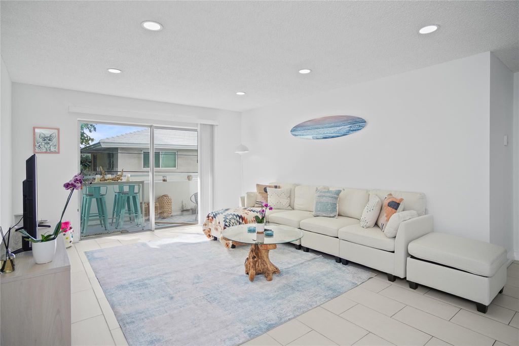 3212 NE 12th Street #203, photo 6