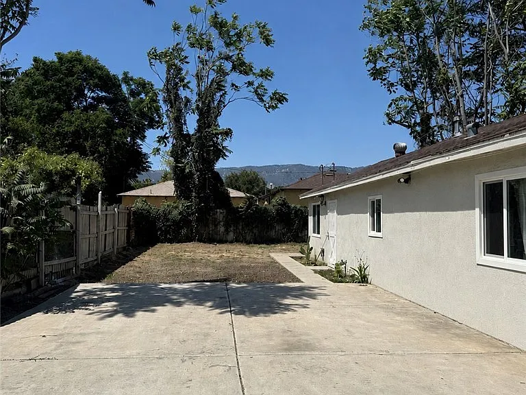 174 W Magnolia Ave — Photo 5
