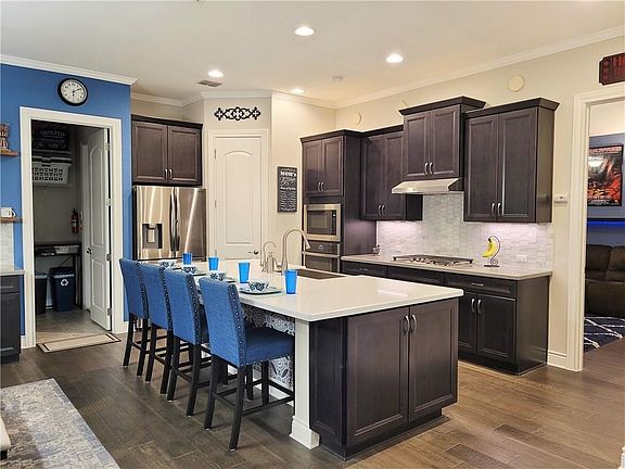 5th image of 105 Split Oak Dr