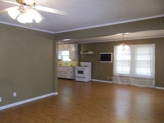 3rd image of 1601 E Polk Ave