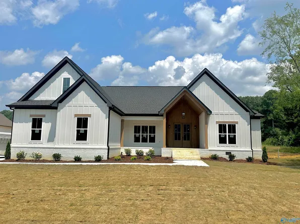 5401 Spring Creek Dr, Guntersville, AL 35976