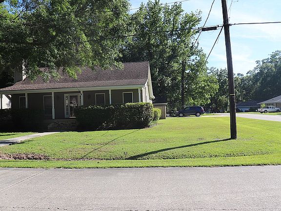 3rd image of 107 Elmwood St