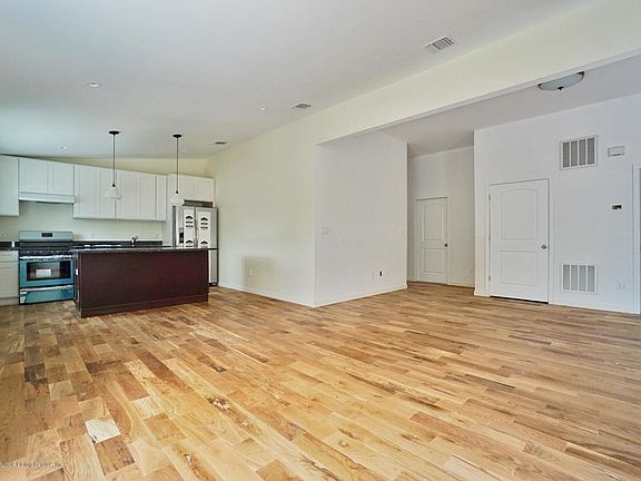 4th image of 48 Britton St #1