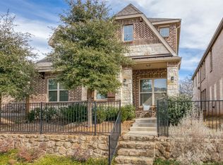 304 Julia Ln, Euless, TX 76040