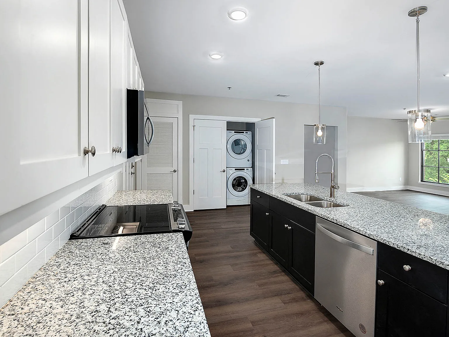 Second Avenue Apartments — Photo 3