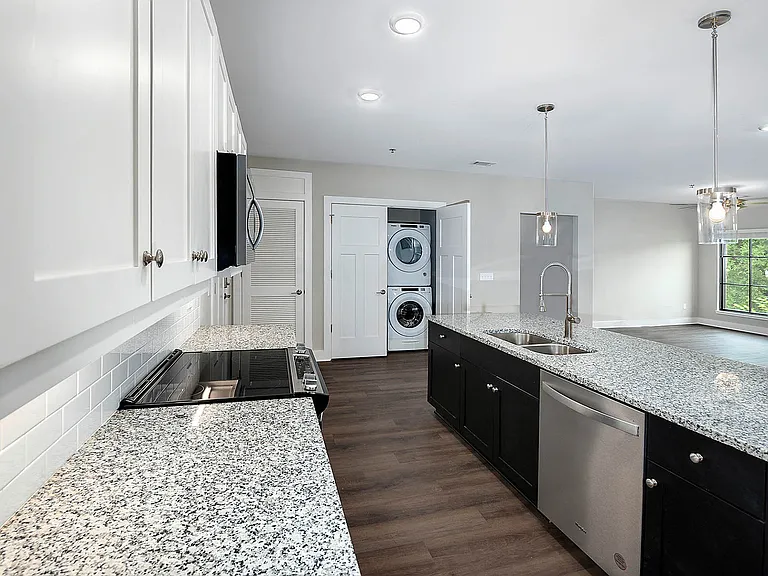 Second Avenue Apartments — Photo 3