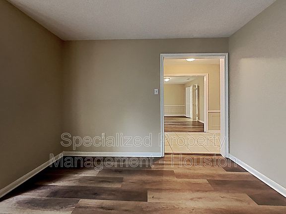 4th image of 4714 Shatner Dr