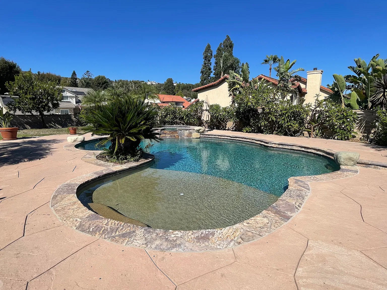 4 bed, 2261 sqft, $5,500 — Photo 3