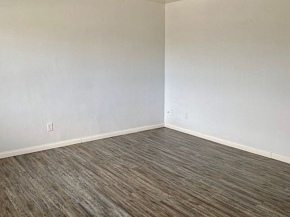 3rd image of 12736 Kalnor Ave #15