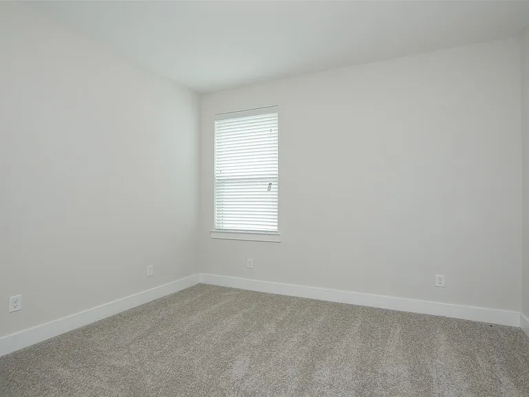 8018 Hingham Ln — Photo 32