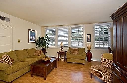 4th image of 4239 Saint Charles Ave APT J