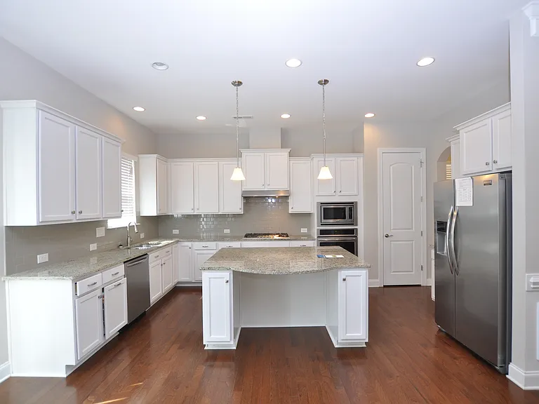 1004 Sterling Dr — Photo 7