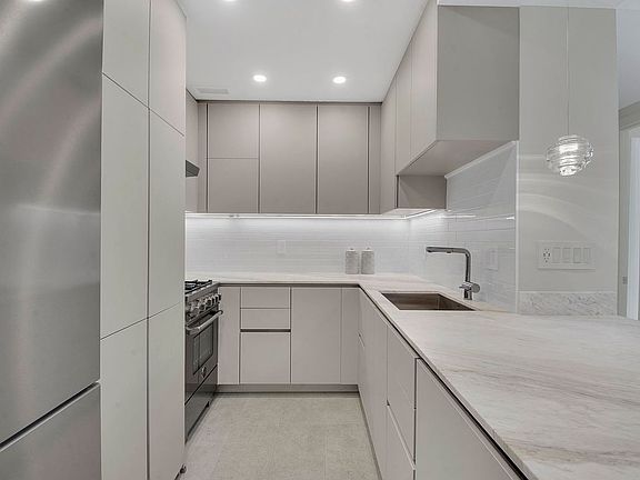 3rd image of 105 W 13th St APT 5D