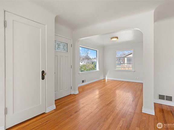 5th image of 222 D Street SW