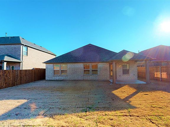 3rd image of 2404 Chapel Oaks Dr