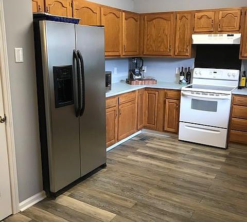 3rd image of 124 Farmstead Ln