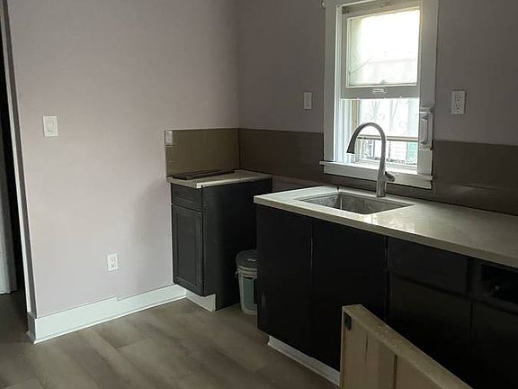 2nd image of 2228 W Poplar St #2