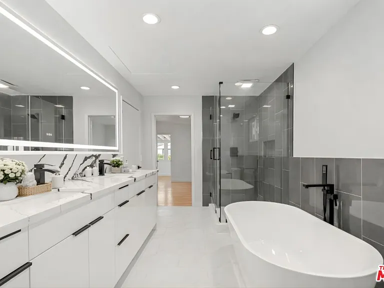 2522 Armacost Ave — Photo 47