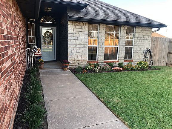 2nd image of 811 E Elder Ln