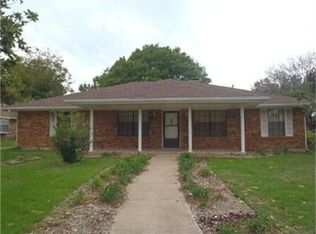 1003 Greenway Cir, Duncanville, TX 75137