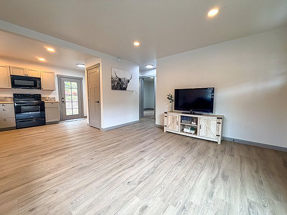 3rd image of 215 N Humbolt St