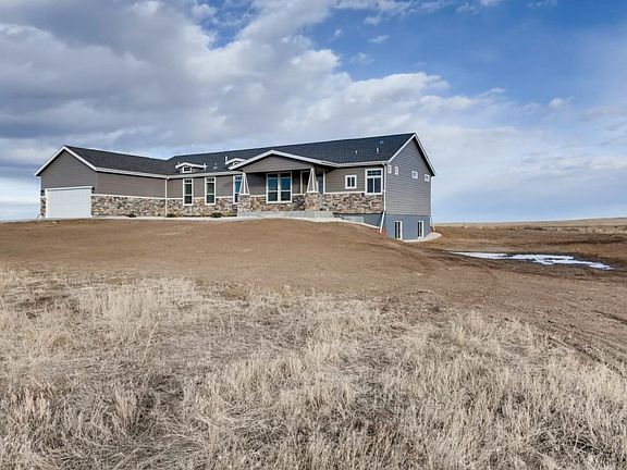 3rd image of 44900 Wolf Creek Dr
