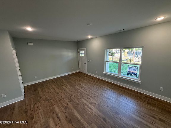 4th image of 186 Cherry Road
