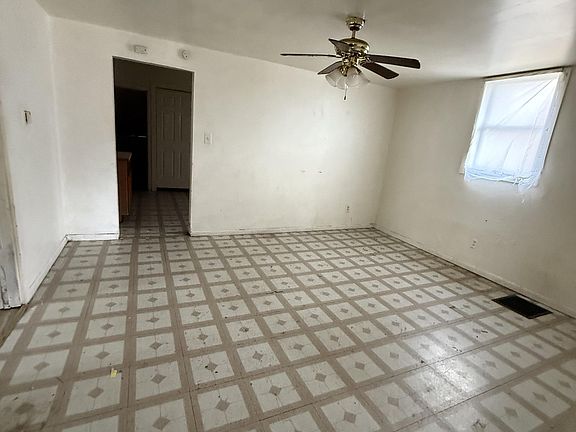 5th image of 1112 E Main St