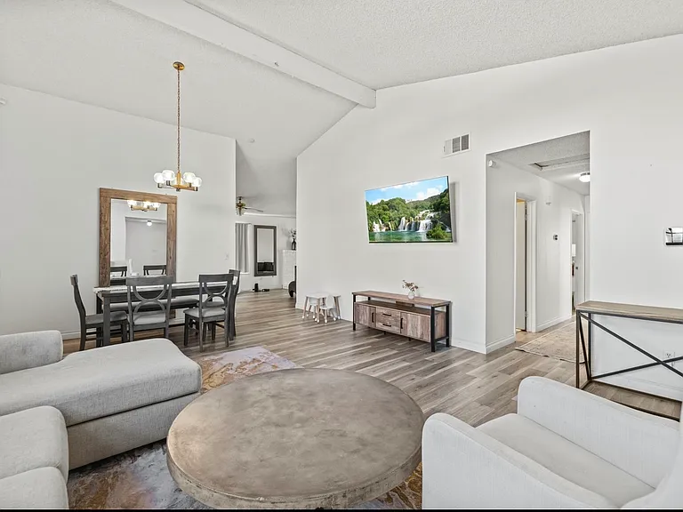 752 E Avenue J9 — Photo 32