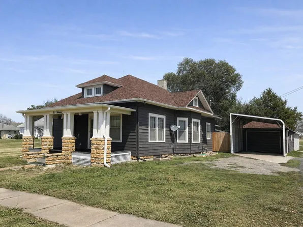 213 N 4th St, Lincoln, KS 67455