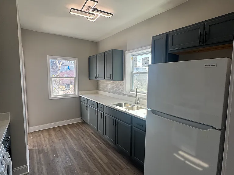 413 Garfield St — Photo 3