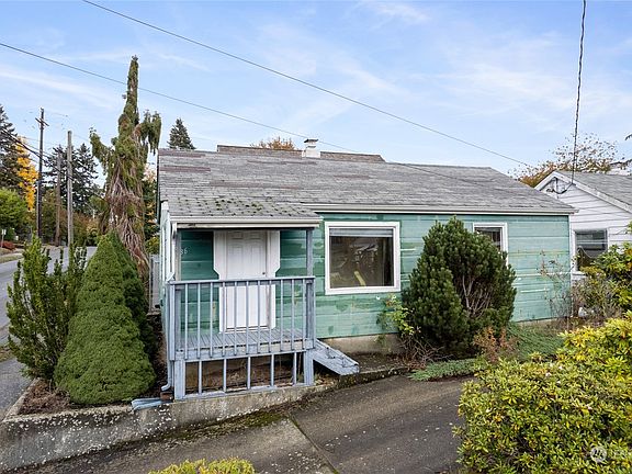 2nd image of 1136 Naval Avenue