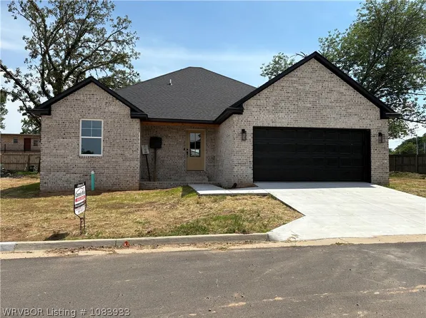 1129 Hunter Dr, Barling, AR 72923