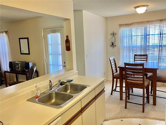 4th image of 1855 Chantilly Ct #504