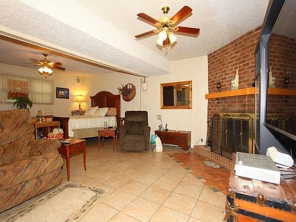 5th image of 2609 Wildwood Ln